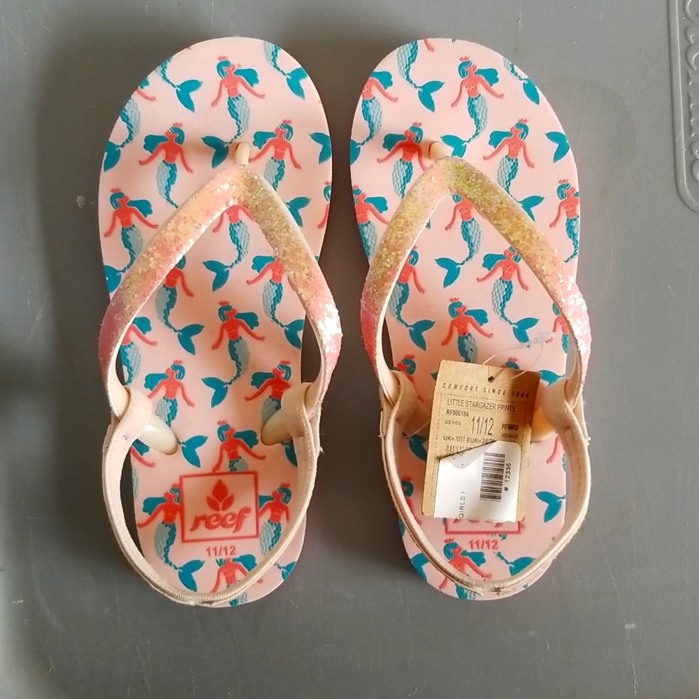 Little Girls Reef Sandels. Never used. 11/12 pink